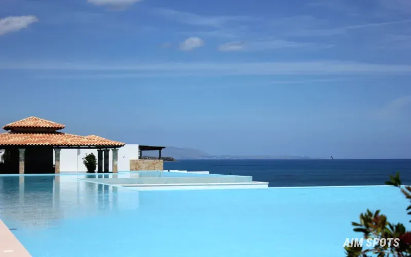 infinity pool overlooking Ain Dubai