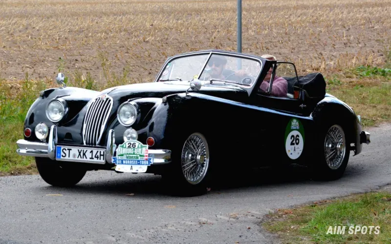 Jaguar XK140 SE Ghia dashboard and interior details