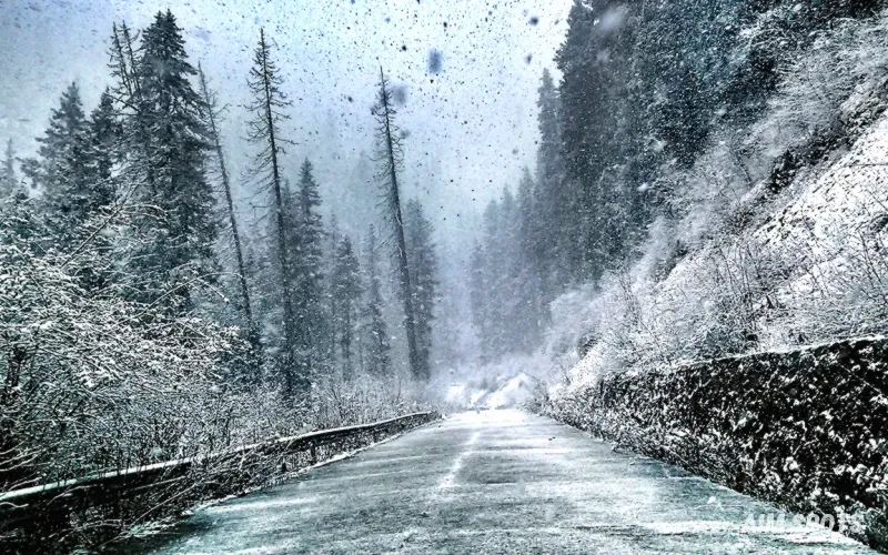 heavy snow storm highway traffic
