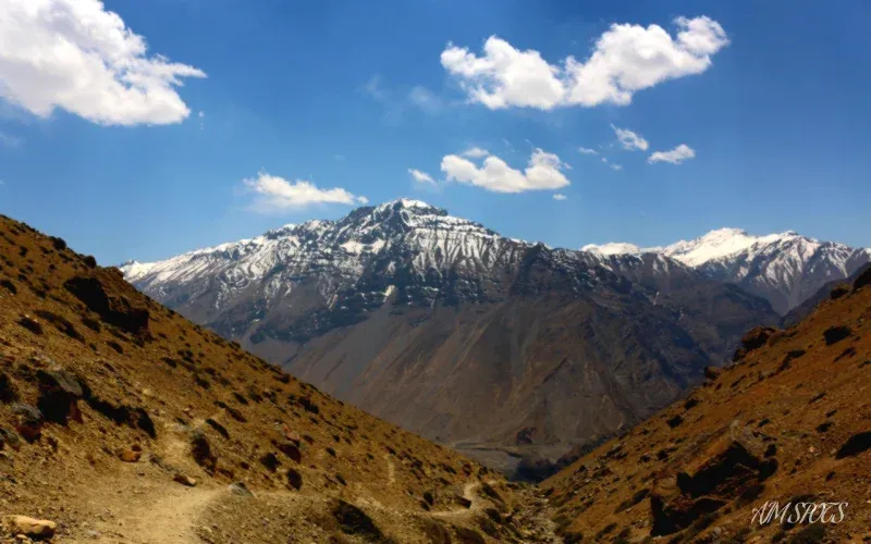 Himalayan mountaineering safety equipment and ropes