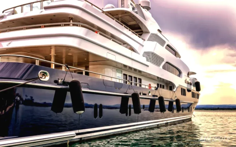 luxury yacht sailing in galapagos