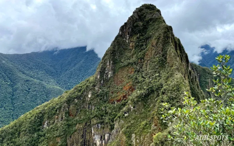 machu picchu sunrise empty terraces